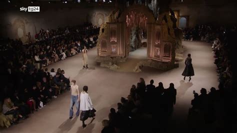 Paris Fashion Week: La sfilata di Dior in un Bosco tra natura e 